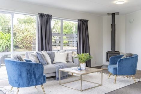 Photo of property in 9 Omega Street, Newlands, Wellington, 6037