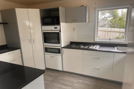 Photo of property in 261 Wairau Road, Totara Vale, Auckland, 0627