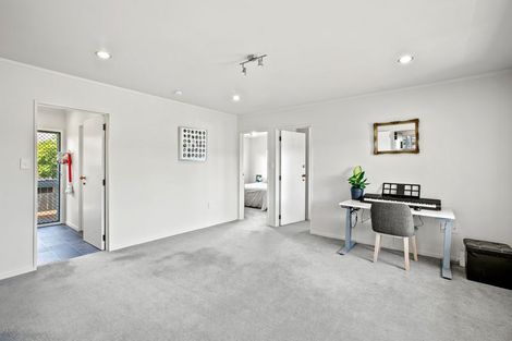 Photo of property in 26 Heta Road, Highlands Park, New Plymouth, 4312