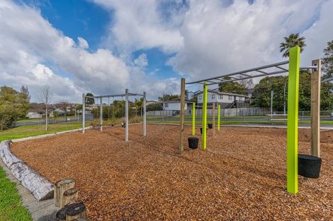 Photo of property in 2/26 Midgley Road, West Harbour, Auckland, 0618