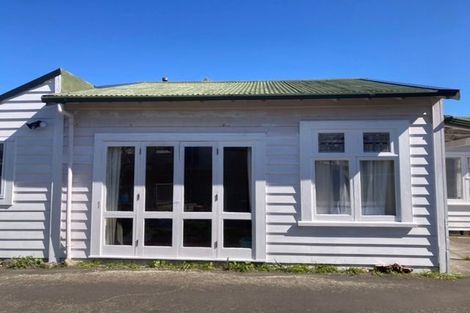 Photo of property in 7-8/26 Main Road, Titahi Bay, Porirua, 5022