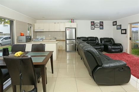 Photo of property in 11 Lockington Avenue, Henderson, Auckland, 0612