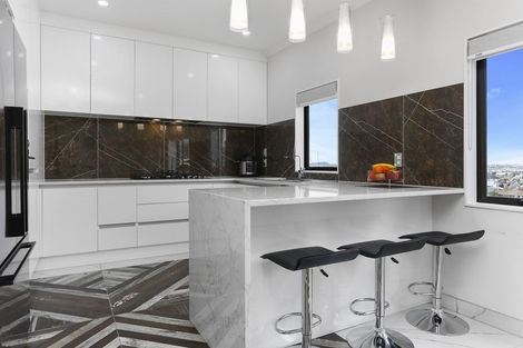 Photo of property in 4225d Great North Road, Glendene, Auckland, 0602