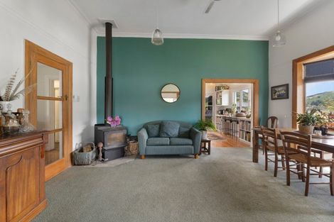 Photo of property in 14 Broadway, Picton, 7220