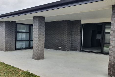 Photo of property in 1 Poutawa Lane, Clarks Beach, 2122
