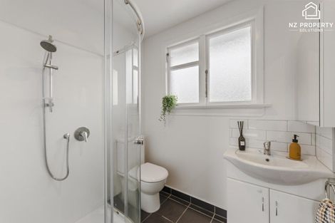 Photo of property in 73 Macandrew Road, South Dunedin, Dunedin, 9012