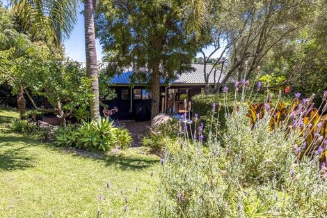 Photo of property in 32 Ocean Road, Surfdale, Waiheke Island, 1081