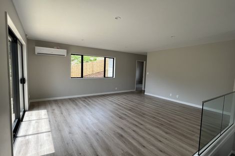 Photo of property in 8 Springhill Lane, Sunnyvale, Auckland, 0612