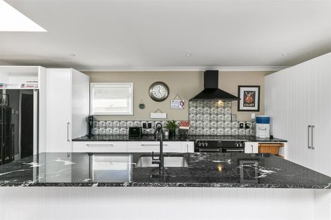 Photo of property in 50 Korokoro Road, Korokoro, Lower Hutt, 5012