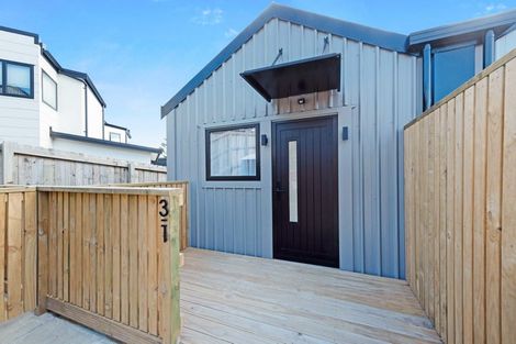 Photo of property in 3/1 Robert Street, Newlands, Wellington, 6037