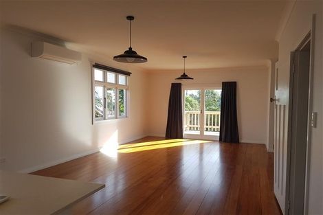 Photo of property in 56 Waiwaka Terrace, Strandon, New Plymouth, 4312