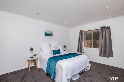 Photo of property in 37 Dress Circle, Newlands, Wellington, 6037
