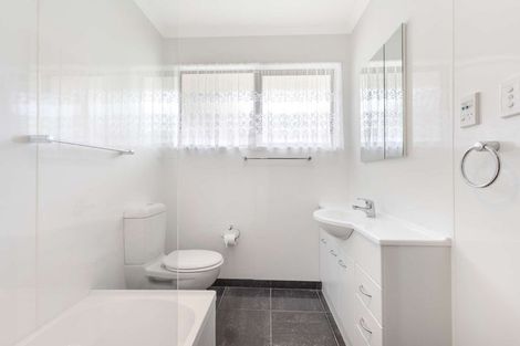 Photo of property in 5 Saint Ives Grove, Whalers Gate, New Plymouth, 4310