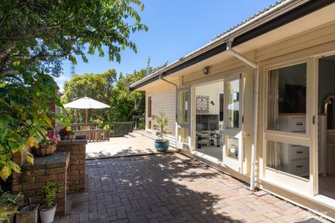 Photo of property in 6 Ardal Grove, Tirohanga, Lower Hutt, 5010