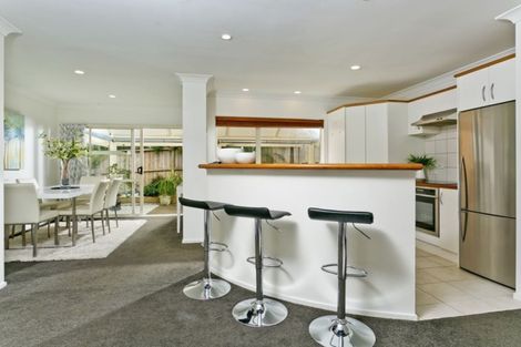 Photo of property in 4 Bundoran Way, Pinehill, Auckland, 0632