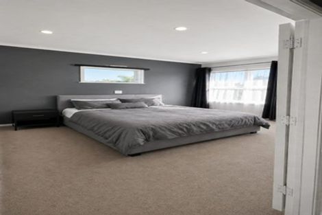 Photo of property in 70 Rosehill Drive, Rosehill, Papakura, 2113
