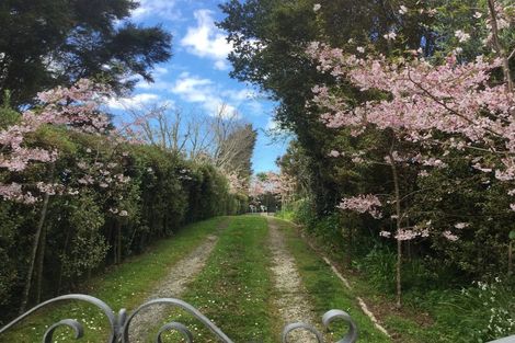 Photo of property in 211 Howard Road, Orere Point, Papakura, 2585