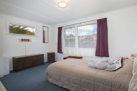 Photo of property in 124 Driver Crescent, Cannons Creek, Porirua, 5024
