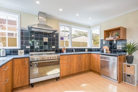 Photo of property in 82 Oxford Terrace, Epuni, Lower Hutt, 5011