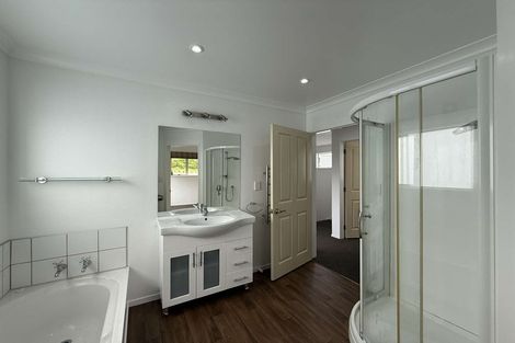 Photo of property in 40c Ruskin Road, Newlands, Wellington, 6037