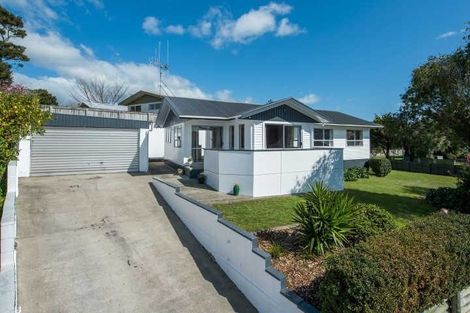 Photo of property in 2 Edith Place, Dinsdale, Hamilton, 3204