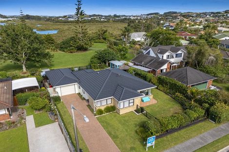 Photo of property in 75 Maygrove Drive, Orewa, 0931