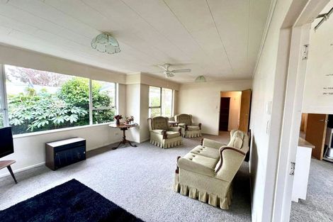 Photo of property in 5 Tait Place, Carterton, 5713