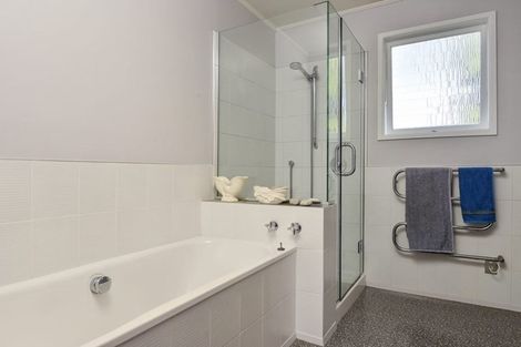 Photo of property in 71 Crawford Avenue, Mangere Bridge, Auckland, 2022