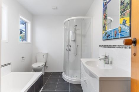 Photo of property in 4 Melandra Road, Stanmore Bay, Whangaparaoa, 0932