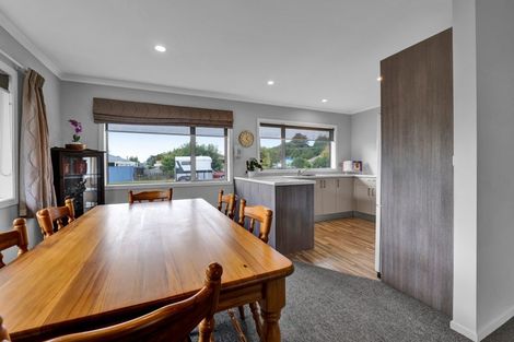 Photo of property in 62 Cutfield Street, Inglewood, 4330