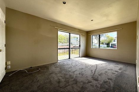 Photo of property in 11 Loughanure Place, Massey, Auckland, 0614