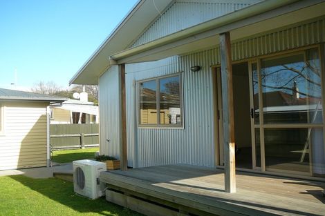 Photo of property in 914 Grove Road, Mayfair, Hastings, 4122