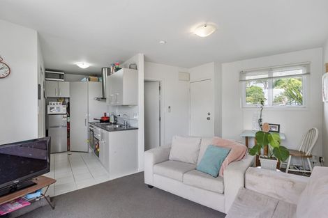 Photo of property in 8/37 Waipa Street, Birkenhead, Auckland, 0626