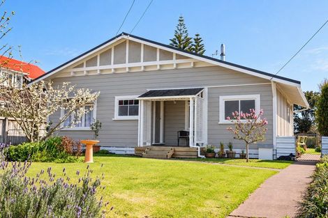 Photo of property in 69 Gladstone Street, Hawera, 4610
