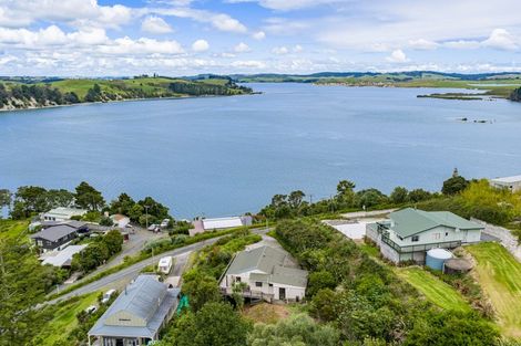 Photo of property in 14 Cliff Street, Pahi, Paparoa, 0571