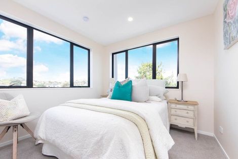 Photo of property in 283a Bucklands Beach Road, Bucklands Beach, Auckland, 2012