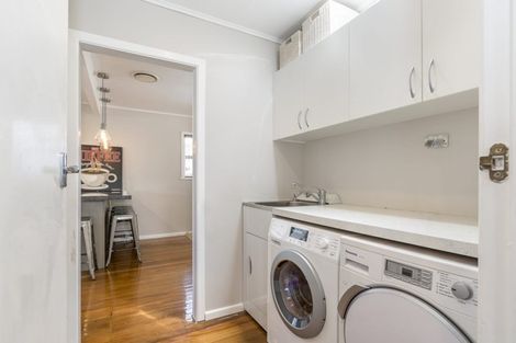 Photo of property in 32 Links Road, New Lynn, Auckland, 0600