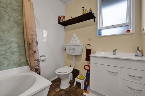 Photo of property in 28 Patu-kukupa Street, Manaia, 4612