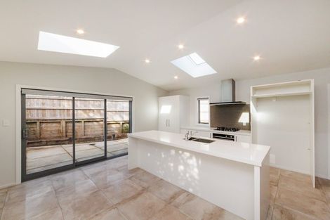 Photo of property in 5a Woodstock Place, Hokowhitu, Palmerston North, 4410