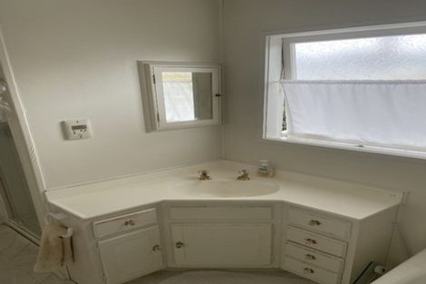 Photo of property in 1/2a Ascot Avenue, Narrow Neck, Auckland, 0624