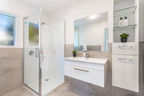 Photo of property in 2/7 Onepoto Road, Hauraki, Auckland, 0622