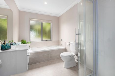 Photo of property in 2 Brindle Way, Newlands, Wellington, 6037