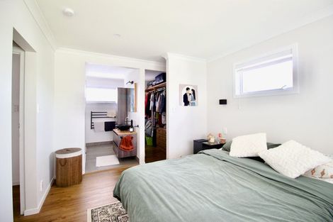 Photo of property in 5 Ngatoa Place, Glenfield, Auckland, 0629