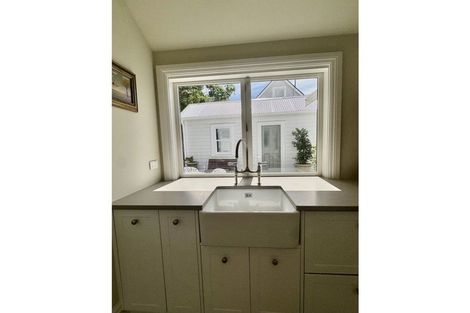 Photo of property in 240 Tinakori Road, Thorndon, Wellington, 6011