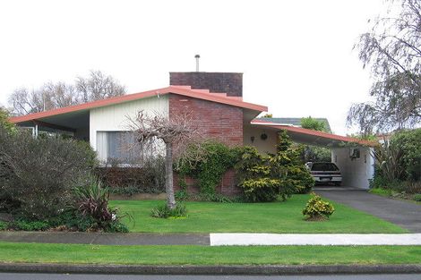 Photo of property in 4 Athlone Place, Hokowhitu, Palmerston North, 4410