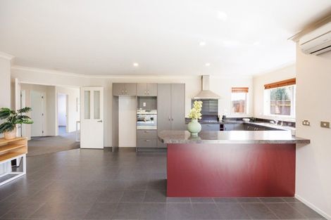 Photo of property in 51 Tennyson Avenue, Kelvin Grove, Palmerston North, 4414