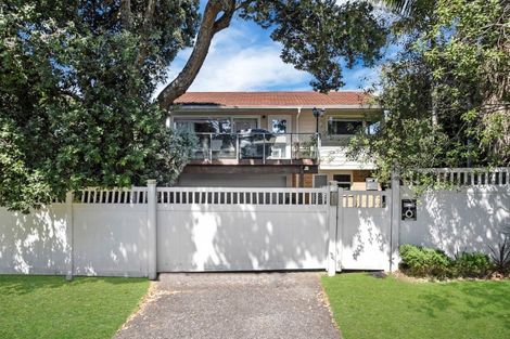 Photo of property in 2 Tudward Glade, Hillcrest, Auckland, 0627
