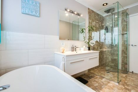 Photo of property in 2/29 The Esplanade, Westshore, Napier, 4110