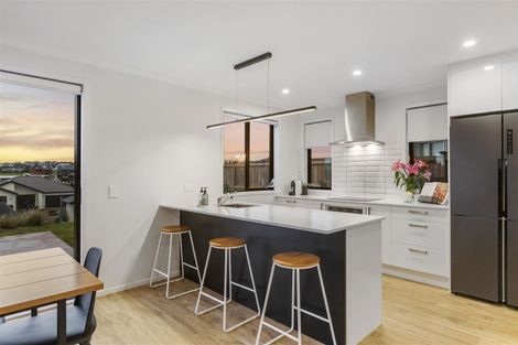 Photo of property in 9 Tawatawa Street, Long Bay, Auckland, 0630