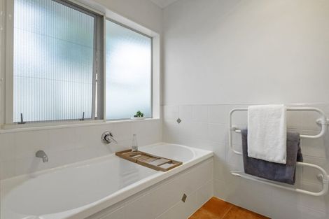 Photo of property in 7 Louvain Place, Greenhithe, Auckland, 0632